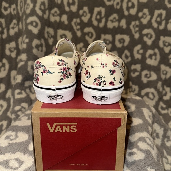 Vans Classic Slip-On Sneakers in Ditsy Floral Classic White/True White New 😍 - Picture 5 of 17
